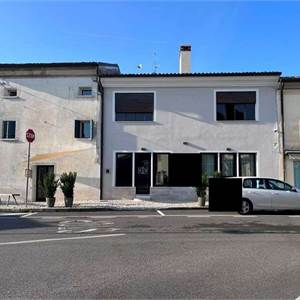Commercial Premises / Showrooms for sale, Frazione Ciano, Crocetta del Montello