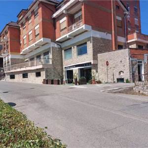 Negozio in vendita, Viale Del Crocefisso, 31, Todi