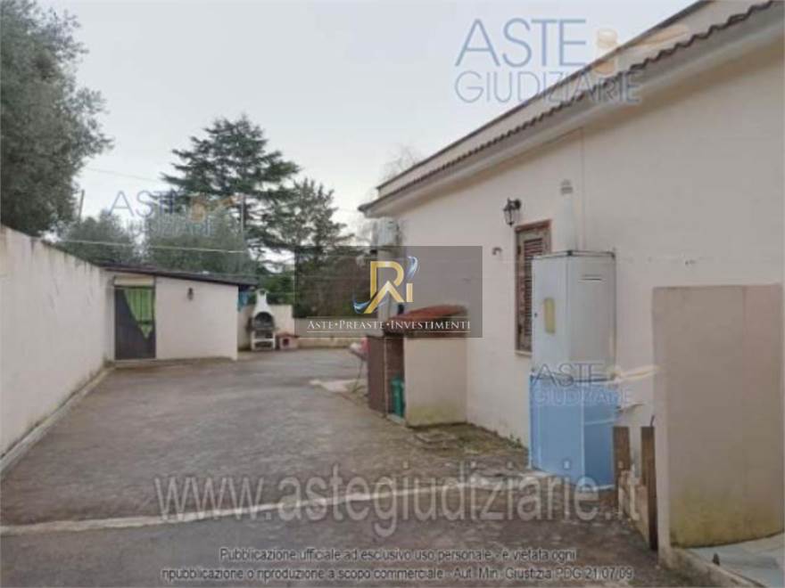 Photo 33
