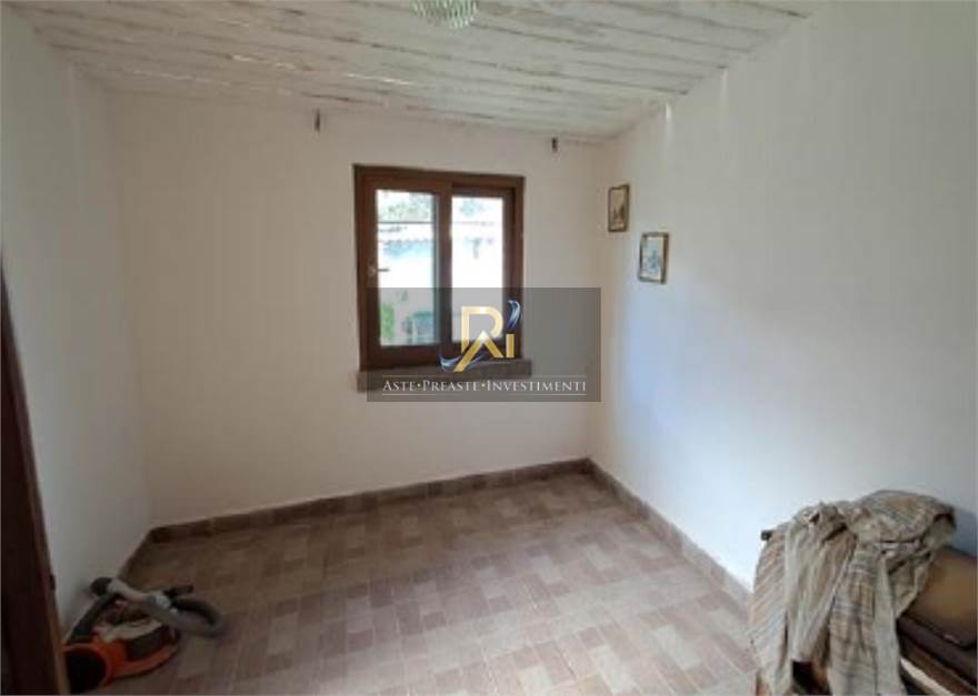 Photo 33