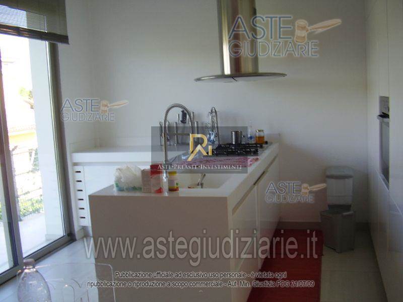 Photo 51